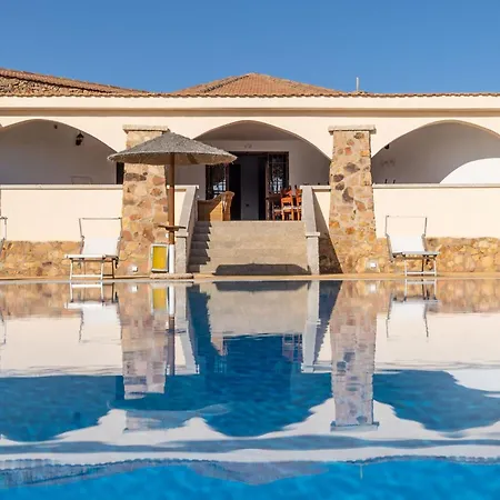 Chic Antonina One Bedroom Unit 6 Sleeps 4
