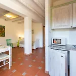 Chic Antonina One Bedroom Unit 6 Sleeps 4 *