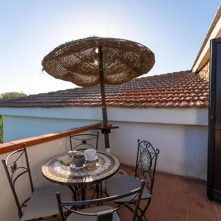 Chic Antonina One Bedroom Unit 6 Sleeps 4 * Marinella (Sardinia)