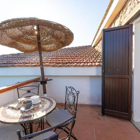 Chic Antonina One Bedroom Unit 6 Sleeps 4 마리넬라